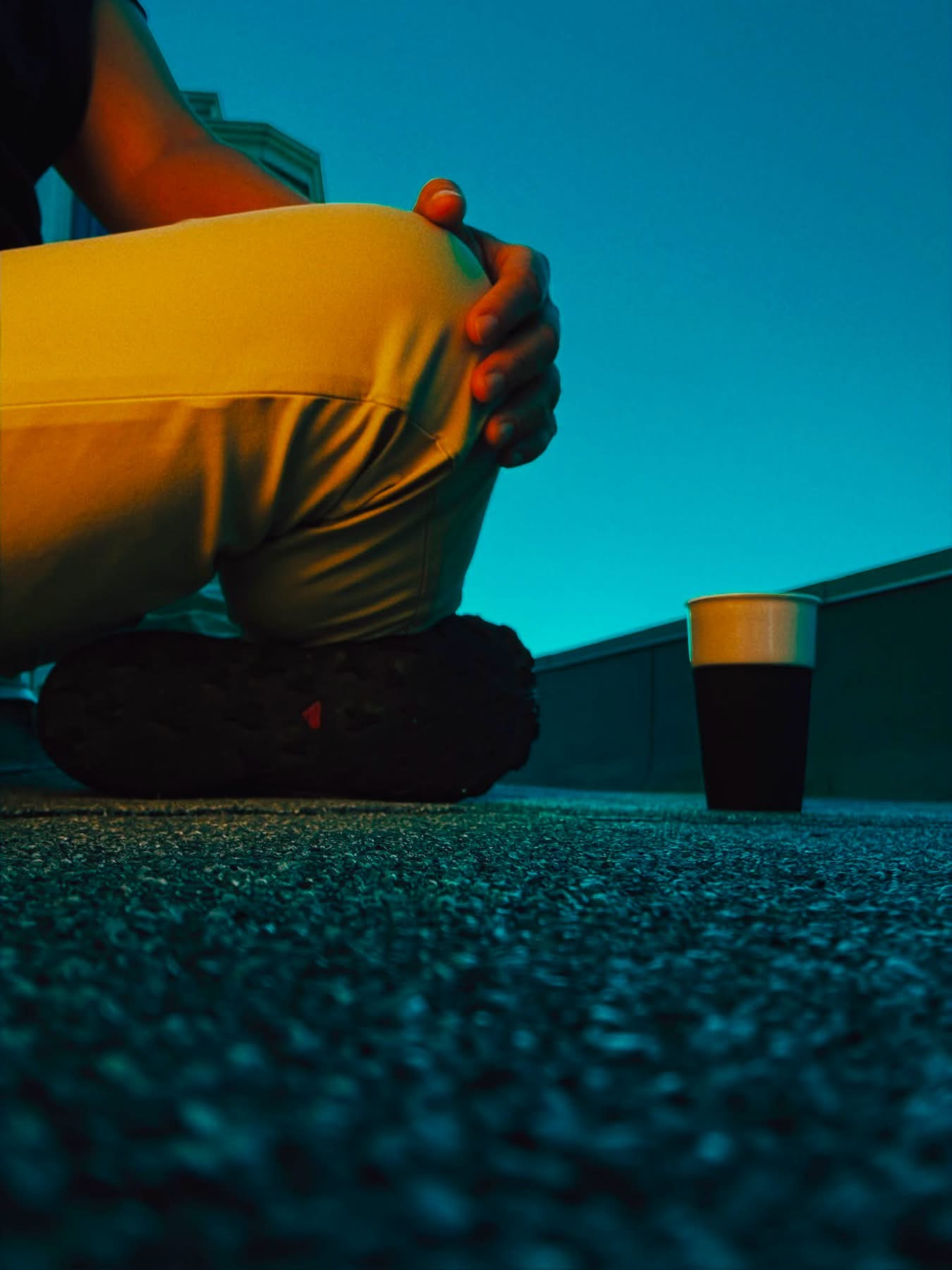 <p><strong>F</strong>ound a quiet corner.</p> — 7:33am